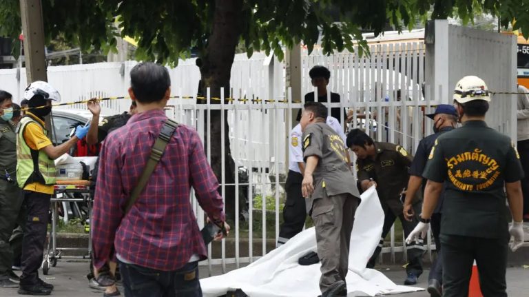 Hombre armado mata a 5 y hiere a 2 en mercado de Bangkok