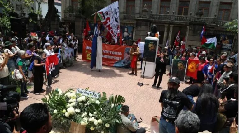 Protesta por retiro de estatuas de Fidel Castro y el «Che» Guevara