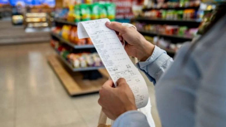 A la baja, gasto 6 de cada 10 mexicanos compran productos más baratos