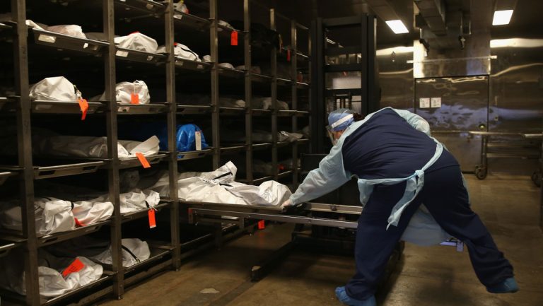 Crisis forense:  Más de 70 mil cadáveres sin identificar