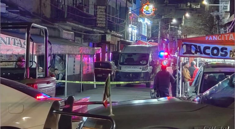 Ejecutan a tres al exterior de marisquería en Tlalnepantla, Estado de México