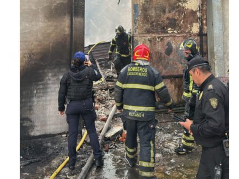 Controlan incendio en alcaldía Gustavo A. Madero