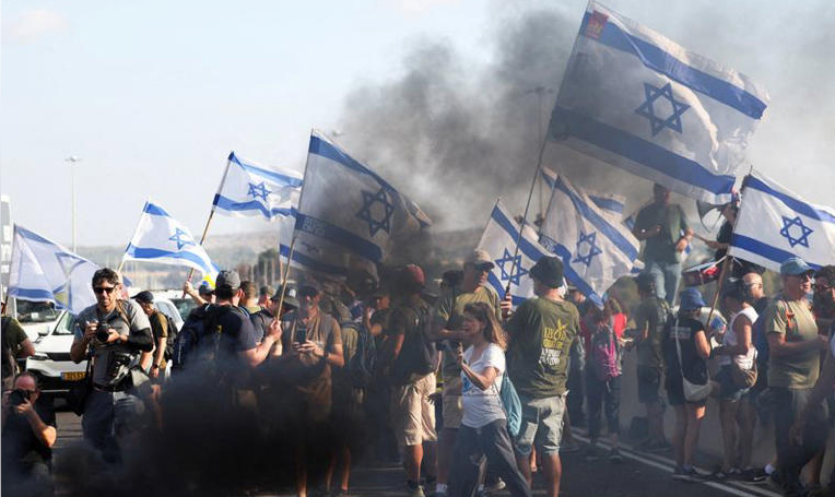 Israelíes organizan protestas para exigir fin de la guerra en Gaza y liberación de rehenes