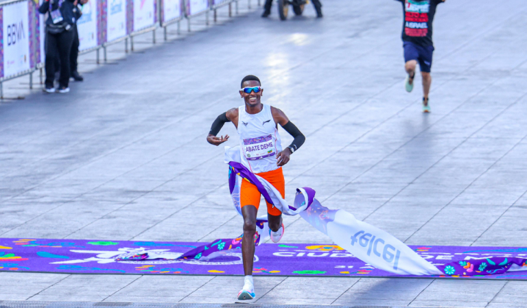 Kenianos dominaron y ganaron XLII Maratón de la Ciudad de México 2025