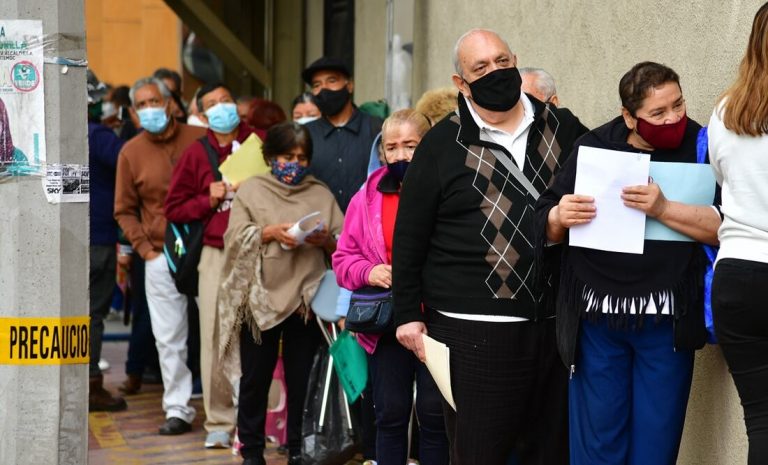 Senadores alertan por lista negra en pensión del bienestar: adultos mayores quedarían fuera