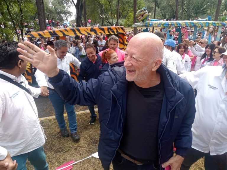 Multitudes acuden a celebrar el Día de la Buena Acción con René Mey; embajador de la paz, humanista y vidente