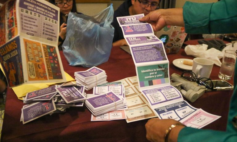 Otorgan contratos por 2,800 mdp a presunto impresor de “acordeones”