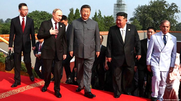 Xi, Putin y Kim exhiben alianza en Pekín
