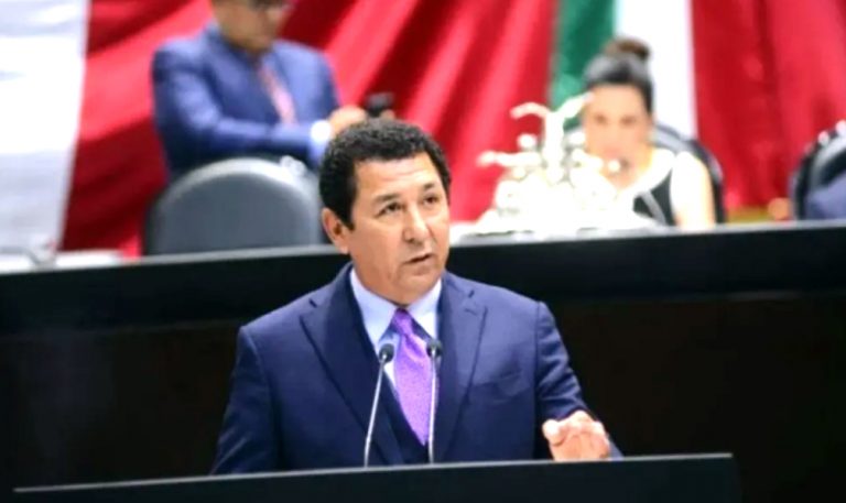 Retienen a diputado federal mexicano en Texas