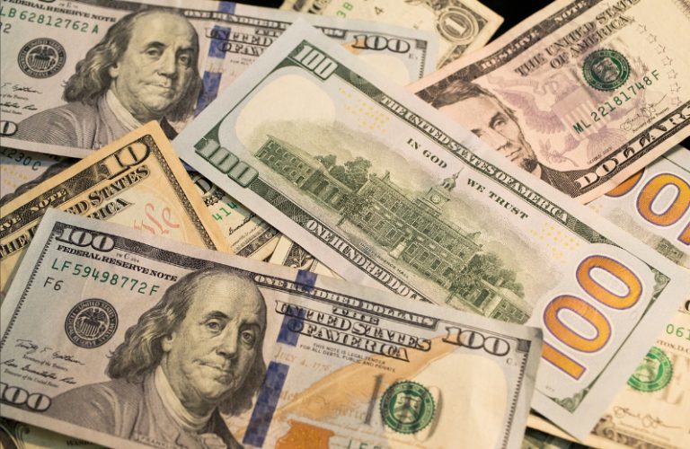 A partir de 2019, servicio de deuda supera gasto en salud e inversión