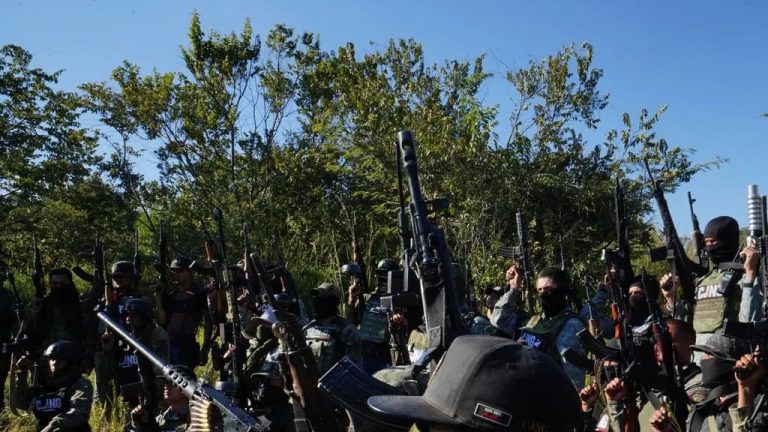 Cárteles mexicanos cuenta ya con auténticos equipos de guerra