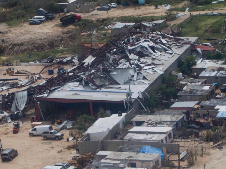 “Lorena” provoca severos daños en Baja California Sur