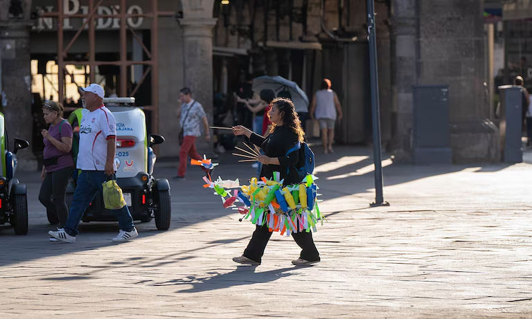 13 millones menos pobres, pero es bienestar no sostenible: especialistas
