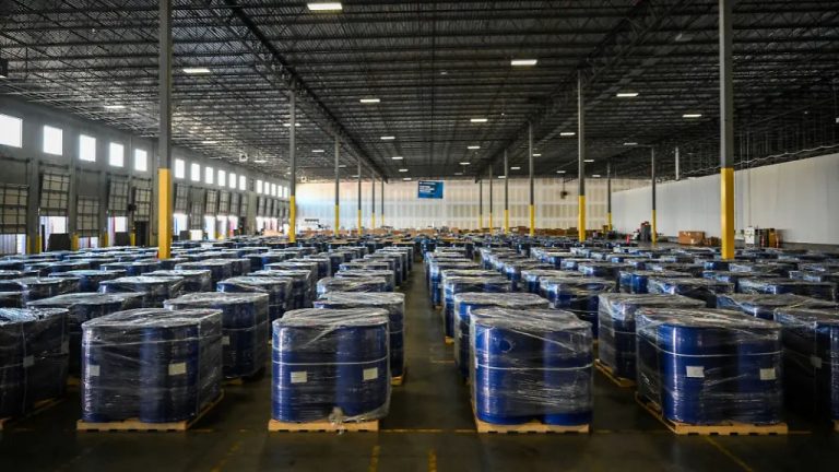 EU incauta 13 mil barriles de químicos, enviados de China al Cartel de Sinaloa