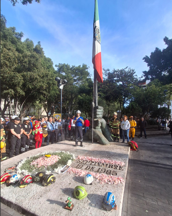 Ceremonia solemne en la Plaza de la Solidaridad