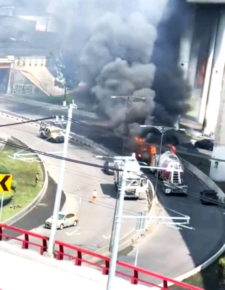 Suman 25 fallecidos por explosión de pipa en Iztapalapa