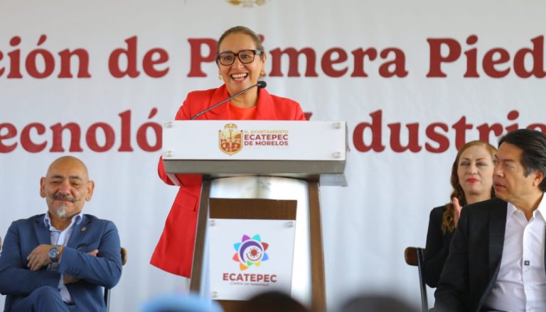 Azucena Cisneros y Mario Delgado colocan primera piedra del CBTIS 295