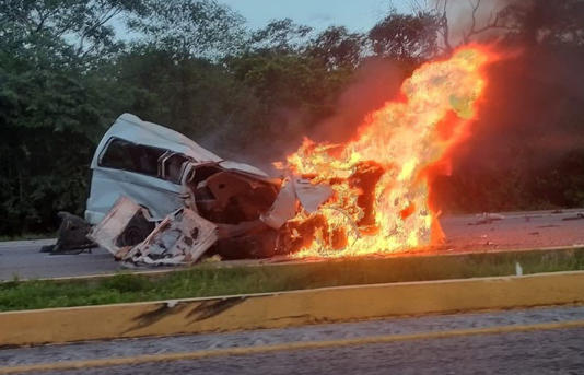 Accidente carretero deja 15 muertos y varios heridos en Yucatán