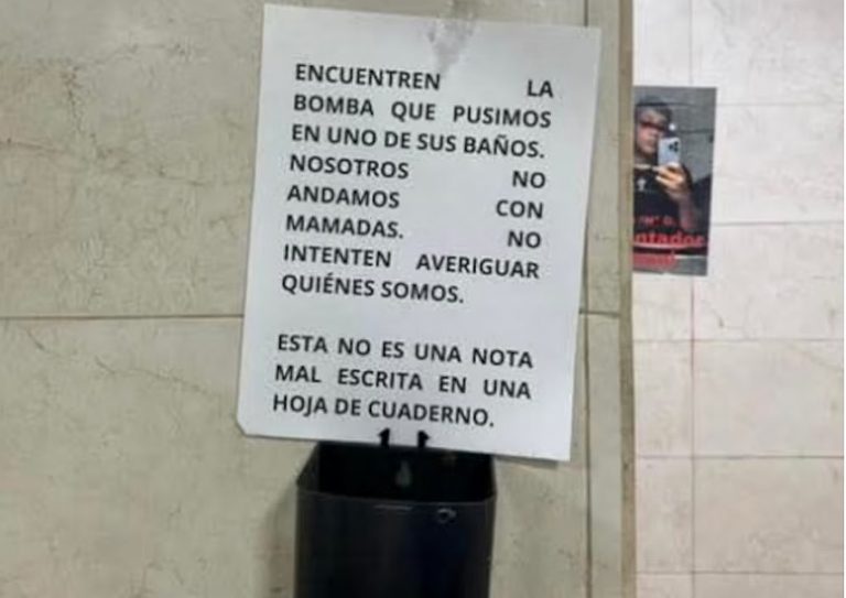 Desalojan Facultad de Ciencias Políticas y Sociales de la UNAM por amenaza de bomba