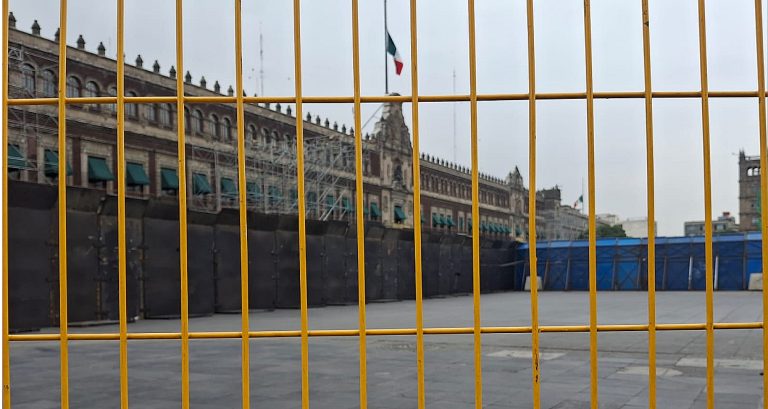 Triple muro protege Palacio Nacional, esto con motivo de la marcha del 2 de octubre
