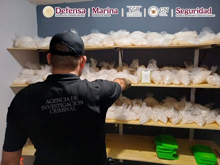 Cateo en Sinaloa autoridades aseguran 385 kilos y 170 litros de metanfetamina