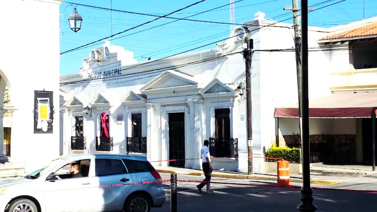 Ataca crimen con drones, explosivos y armas largas presidencia municipal de Zinapecuaro