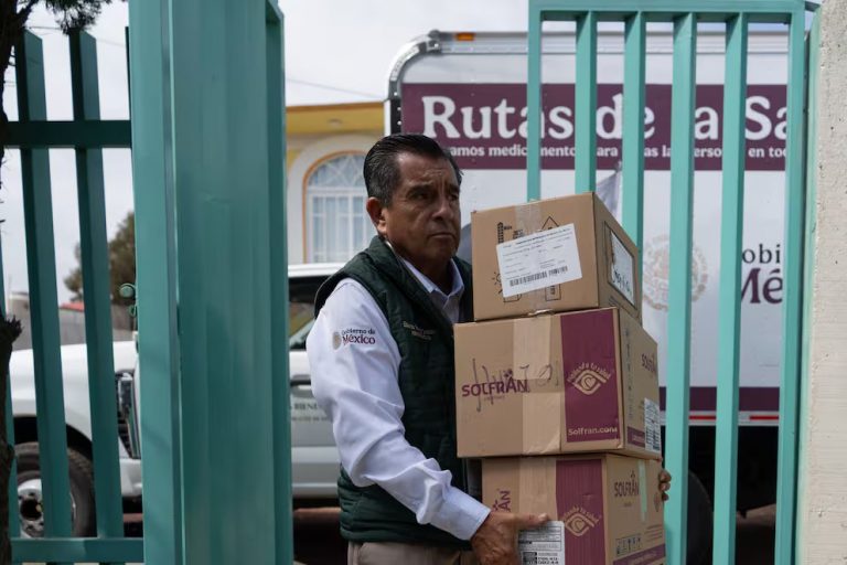 Entrega de medicinas fluye, pero no el pago de adeudos: empresas