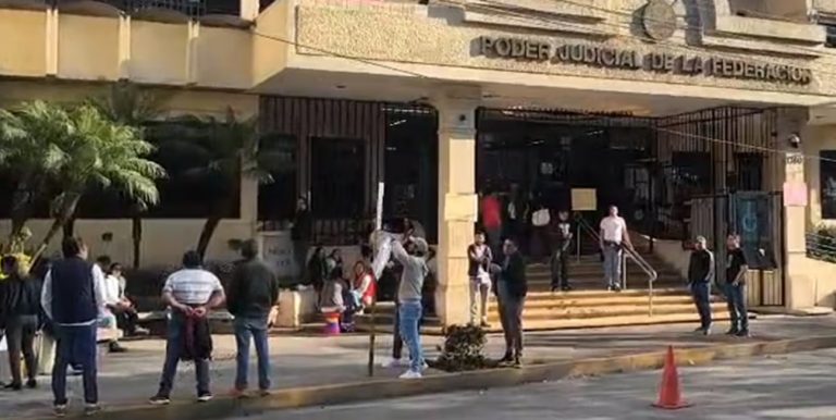 Trabajadores del Poder Judicial de la Federación realizan paro en Michoacán