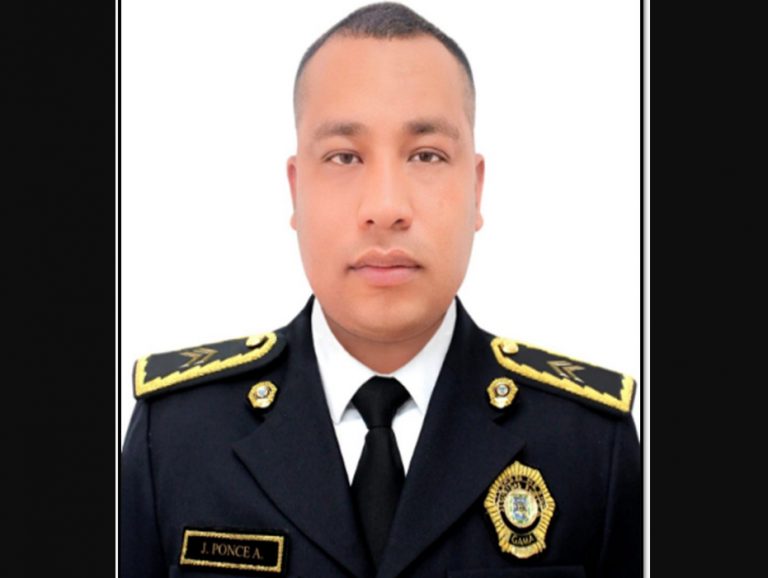 Balean al jefe del Sector Tlatelolco en Chalco por oponerse al robo de su moto; su esposa resultó herida