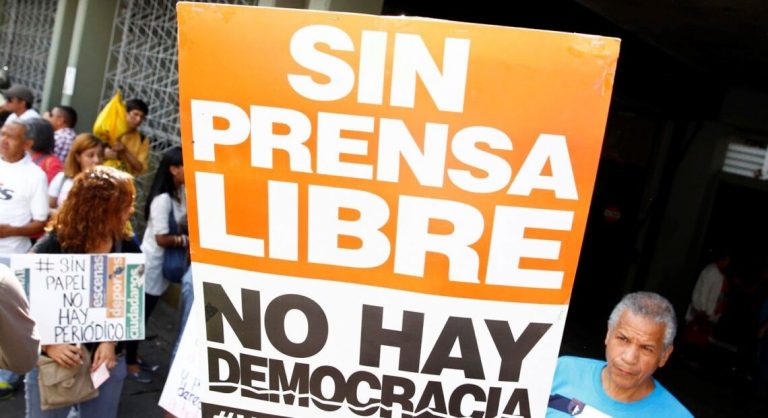 Es la información derecho esencial para otras libertades