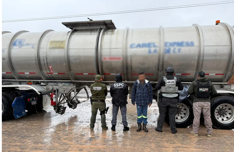Incautan mini refinería clandestina y 300 mil litros de combustible ilegal en el Estado de Querétaro