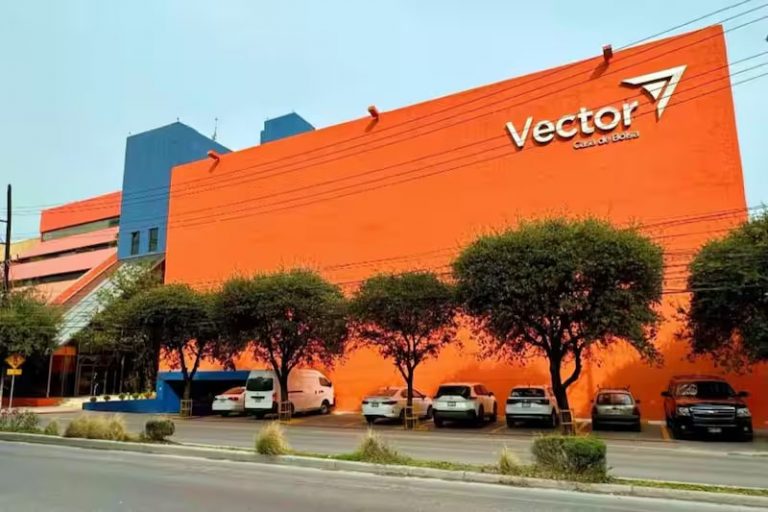 Vector, ligada a huachicol fiscal por alrededor de 1,7OO mdp: FGR