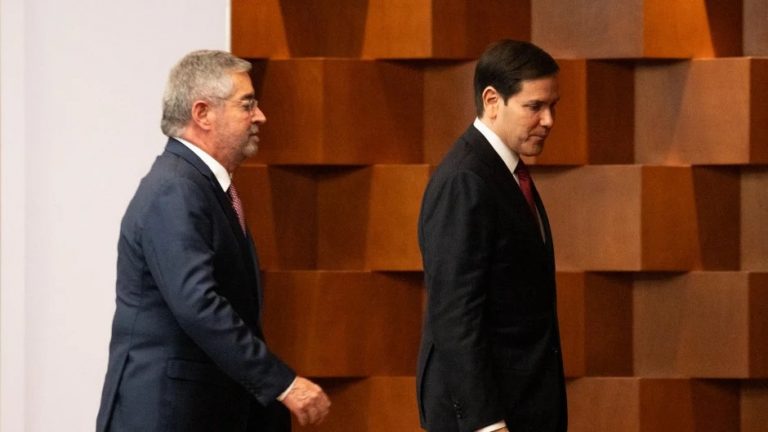 EU continuaría retirando visas; 11 políticos mexicanos reconocen revocación