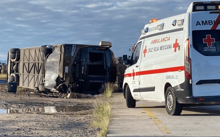 Volcadura de autobús deja 7 muertos y 24 lesinados