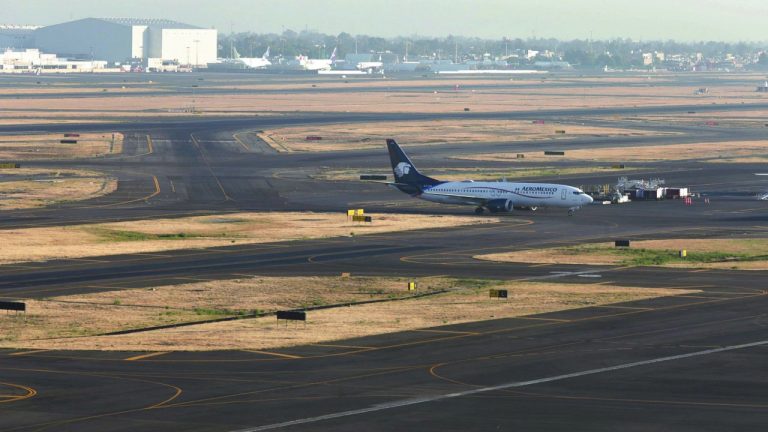 México cede espacios en AICM a aerolíneas de EU, reconoce Sheinbaum