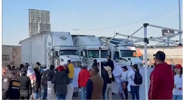 Bloquean familiares de desaparecidos la autopista México-Toluca con rumbo a la CdMx