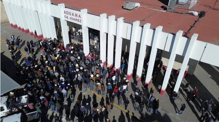 Agricultores toman instalaciones de la Aduana de Ciudad Juárez, Chihuahua