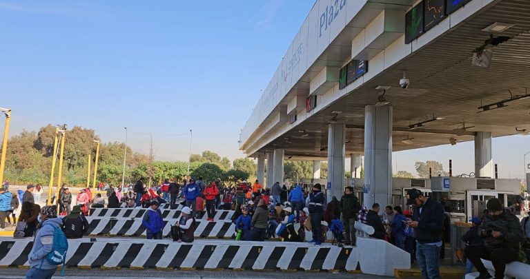 Maestros de la CNTE retiraron el bloqueo en la casta México -Cuernavaca