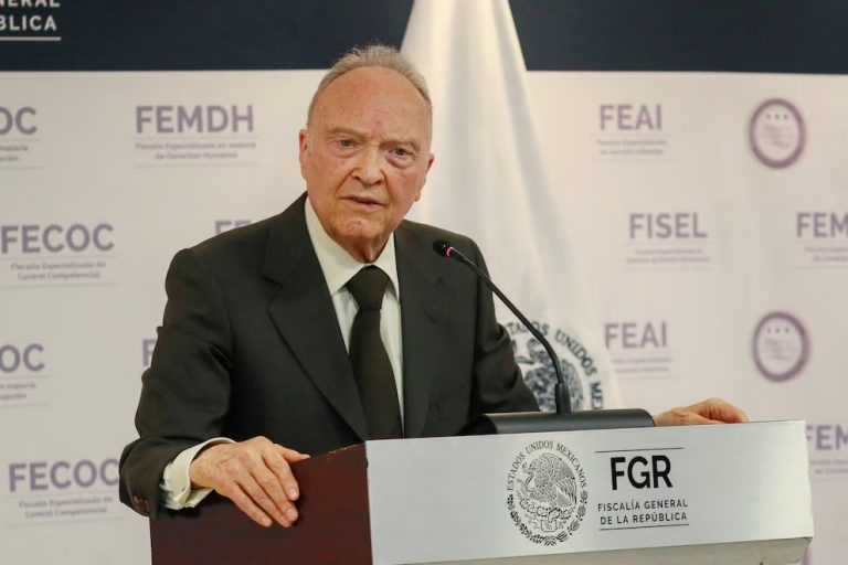 Senado aprueba renuncia de Gertz Manero con 74 votos a favor