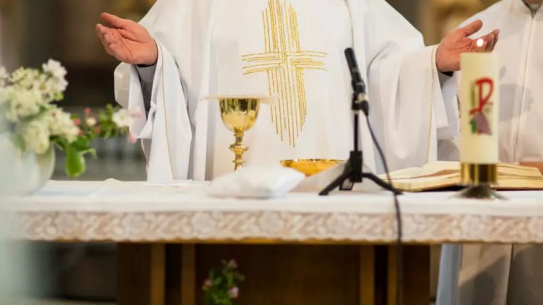 La iglesia alerta de ley mordaza contra religiosos, la propone Morena