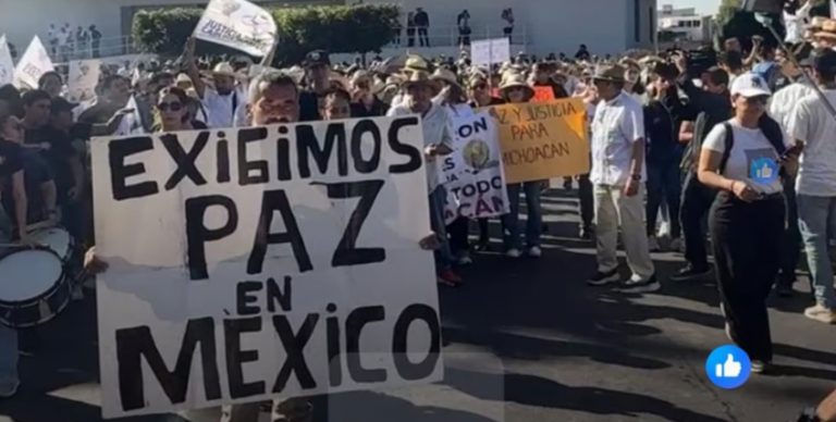 Marchan por la Paz en Uruapan exigen justicia y mayor seguridad tras el asesinato de Carlos Manzo