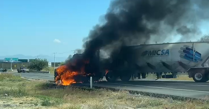 Reportan narcobloqueos y quema de vehículos, en carreteras de Michoacán