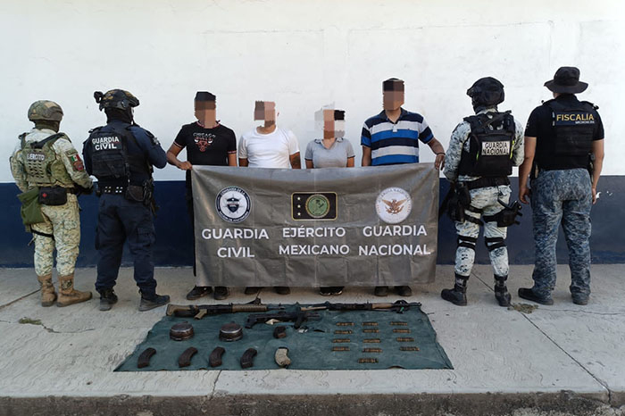 Decomisan fuerzas federales armas, cartuchos y cargadores; cuatro detenidos