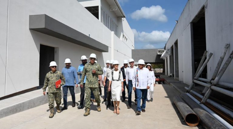 Sheinbaum supervisa obras de hospital, en Tabasco