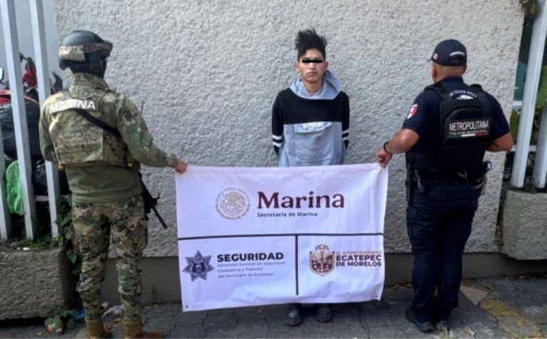 Policía de Ecatepec y Marina detiene a dos sujetos con nueve armas artesanales