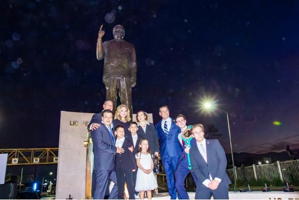 Merecido homenaje a Don Pedro Treto Cisneros, con la develación de su monumento