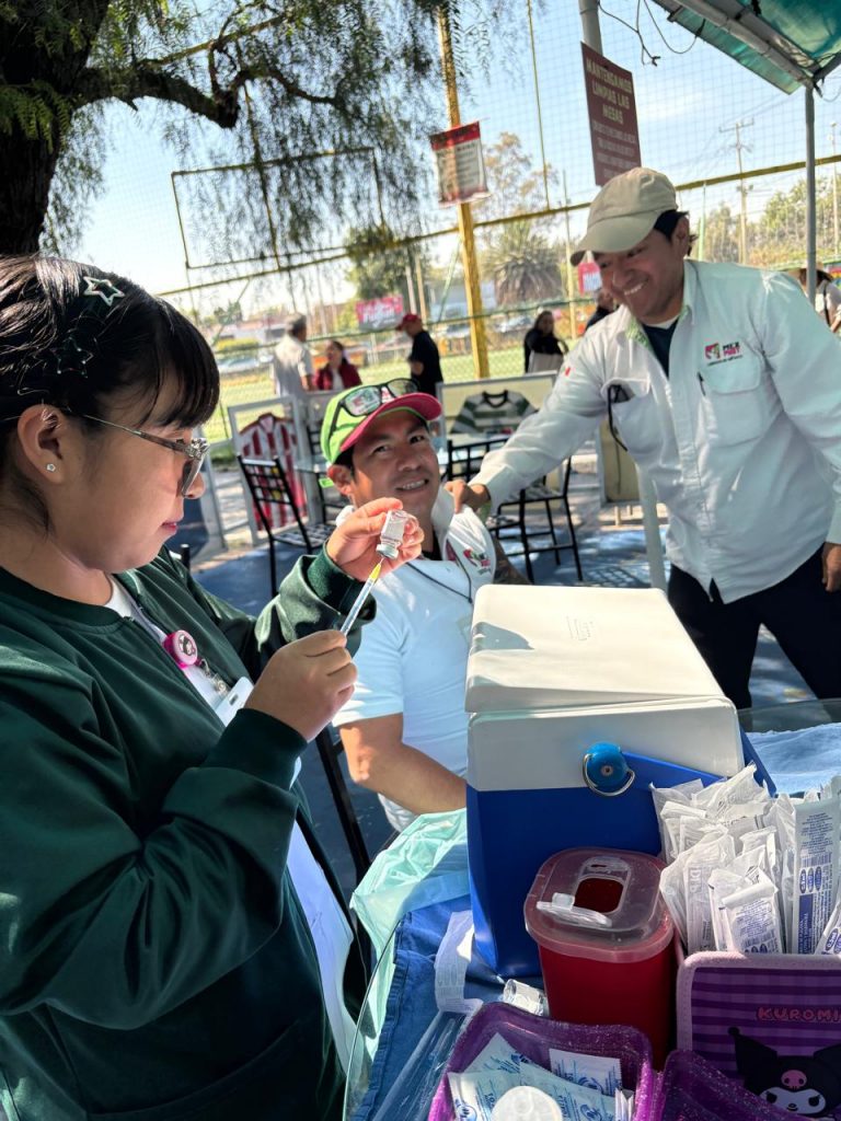 Ciudadanos respaldan el programa de vacunación de “Proyecto Social Naucalpan”