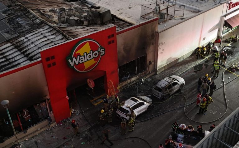 Incendio en tienda Waldo’s de Hermosillo deja 23 muertos y 12 lesionados