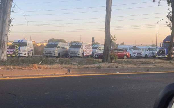 Campesinos y transportistas paralizan principales accesos viales a CDMX