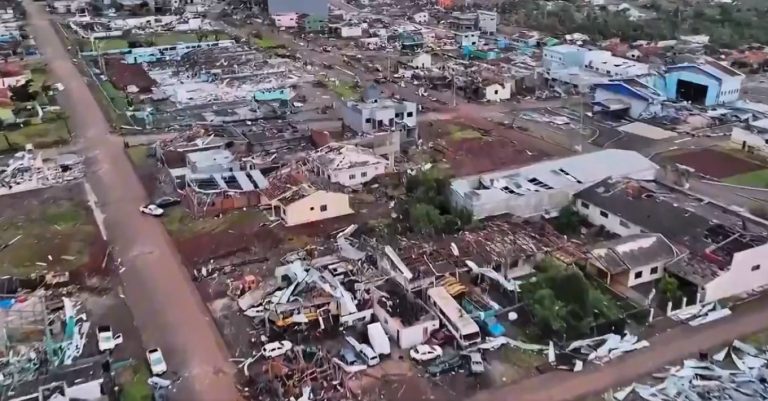 Tornado deja 6 muertos y cientos de heridos en Brasil